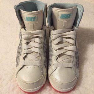 Nike - Cream & Pastel with Ankle Cut-Out